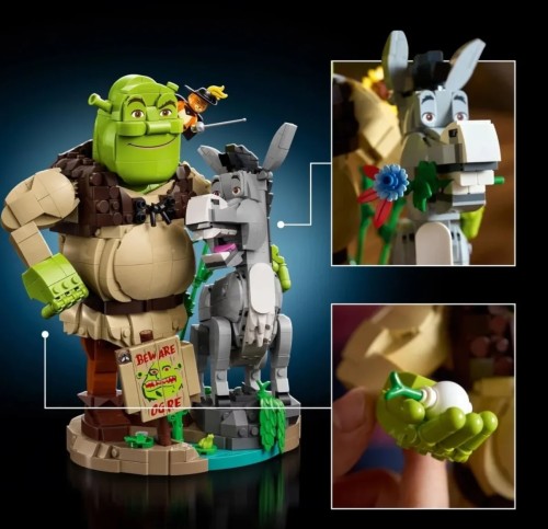 Detale zestawu klocków Shrek cebula w dłoni i niebieski kwiatek Osła