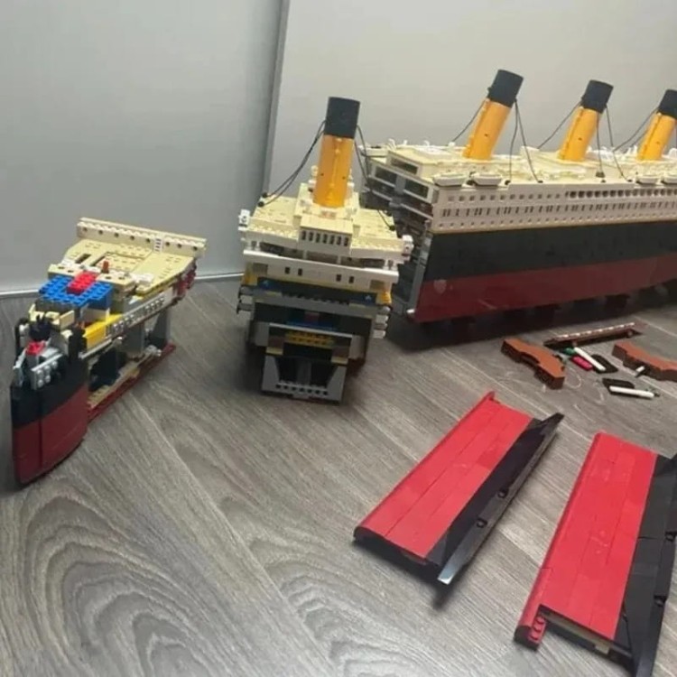 876
